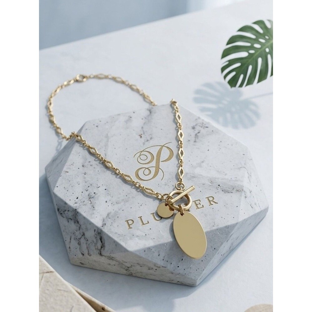 New Plunder Gold Oval Toggle Pendant Necklace